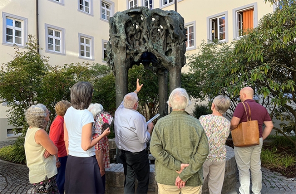 Gruppe-Innenhof-Einrichtung.jpg